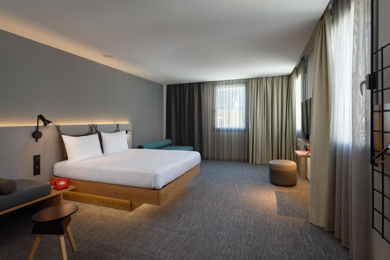 Hotel Moxy 3*