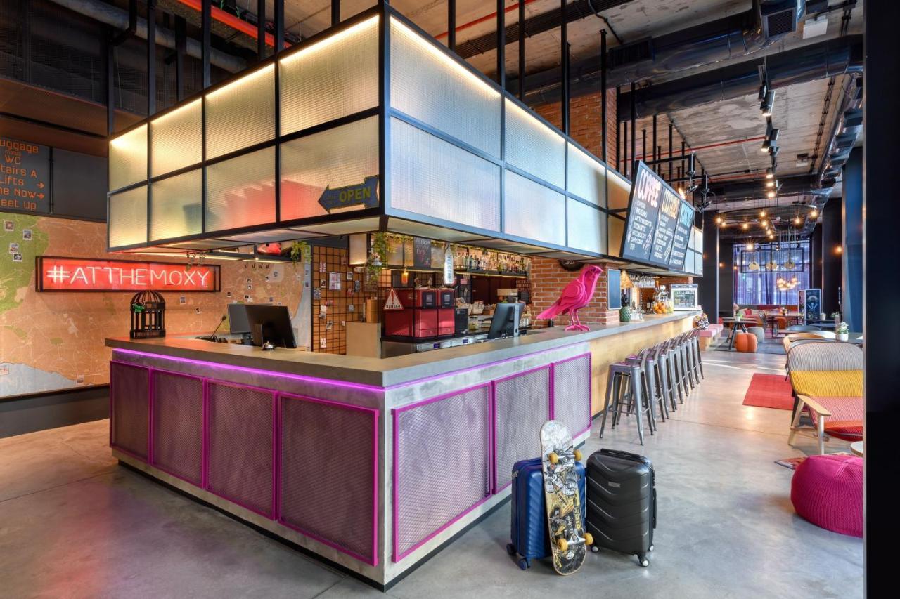 Moxy 3*