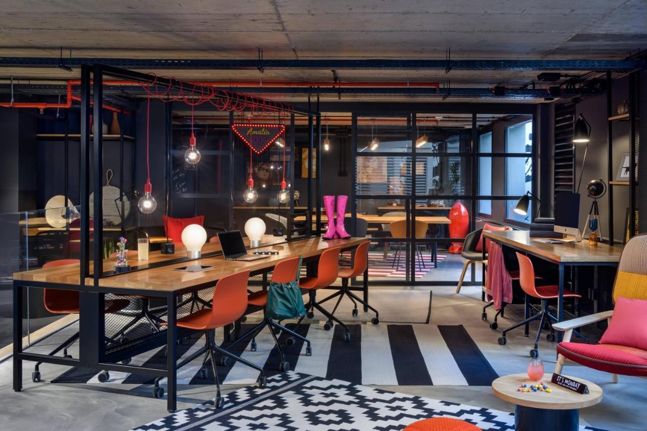 Moxy 3*