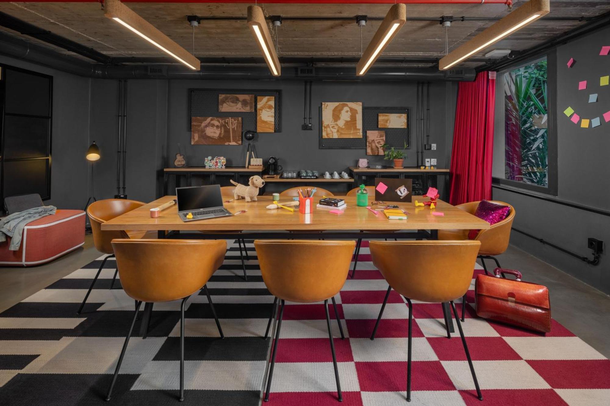 Moxy 3*