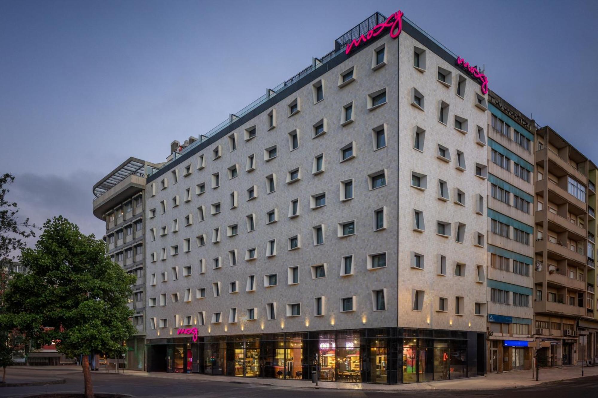 Moxy 3*