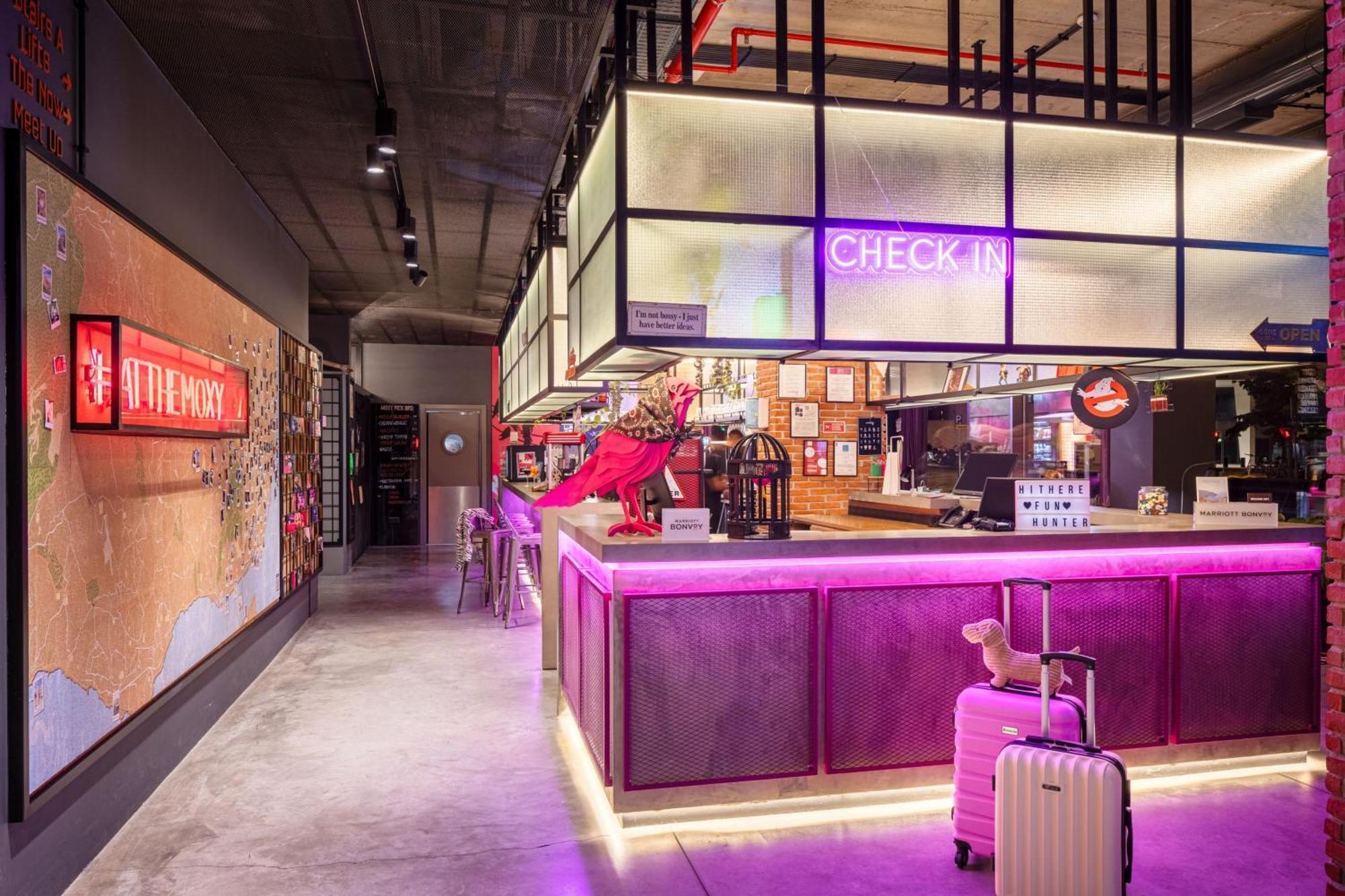 Moxy 3*